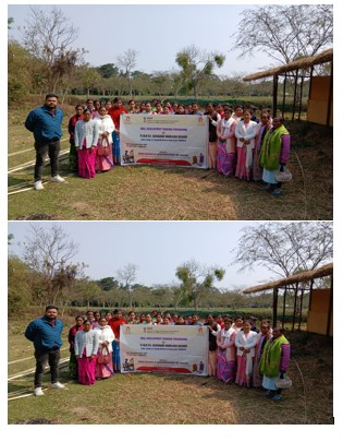 Group photo of Jacquard Handloom Weaver batch 24155 trainees at IIE Incubation Centre, Baruabamungaon