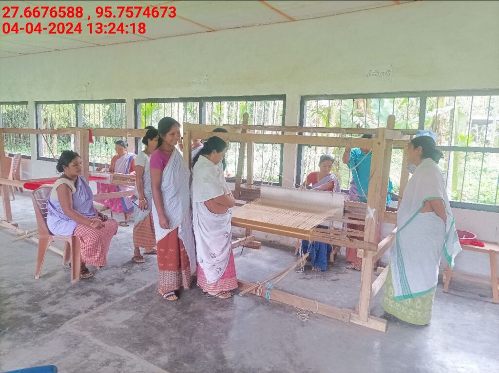 Handloom Weaver (Frame Loom) training at IIE Incubation Centre, Bordiraj, batch 20388, 04-04-2024