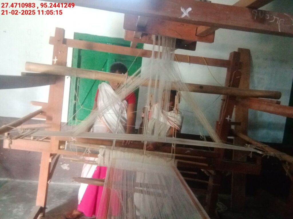 Handloom Weaver (Frame Loom) training at IIE Incubation Centre, Bordiraj, batch 26663, 21-02-2025