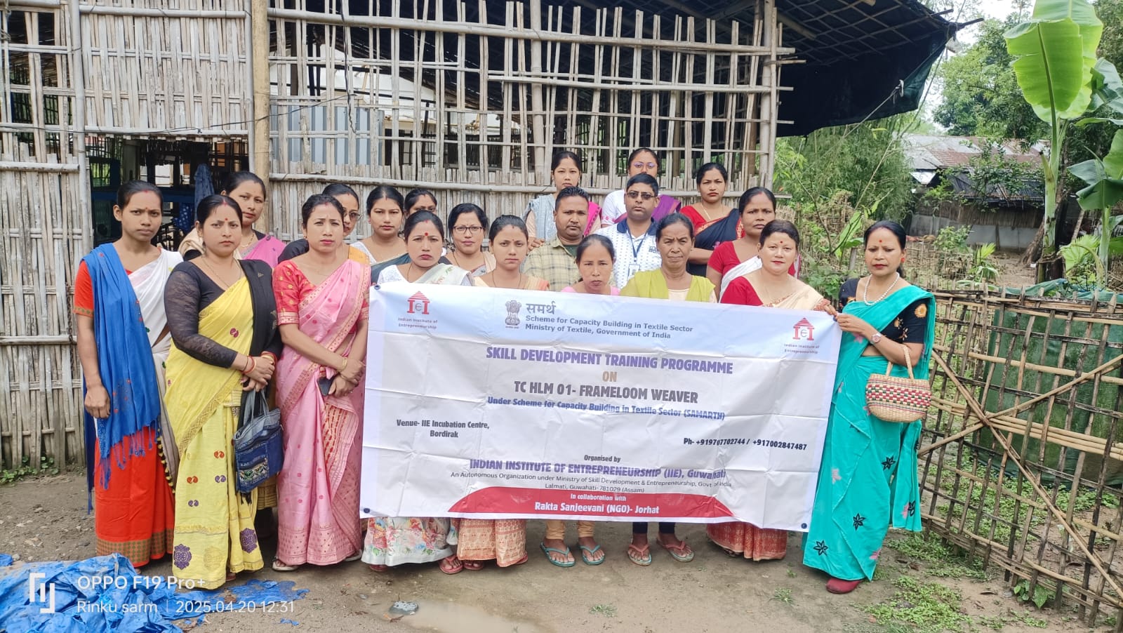 Group photo of Handloom Weaver (Frame Loom) batch 26663 trainees at IIE Incubation Centre, Bordiraj