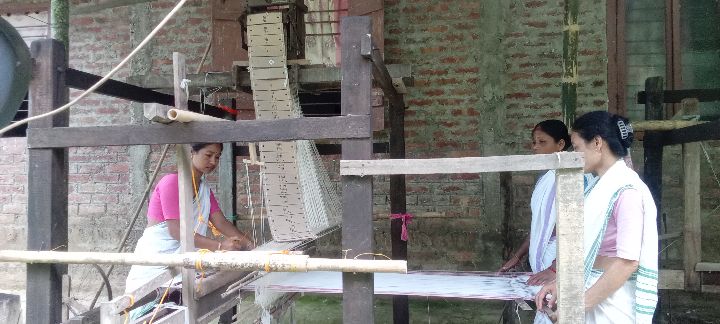 Jacquard Handloom Weaver training at IIE Incubation Centre, Chenijan, batch 33098, 03-10-2025