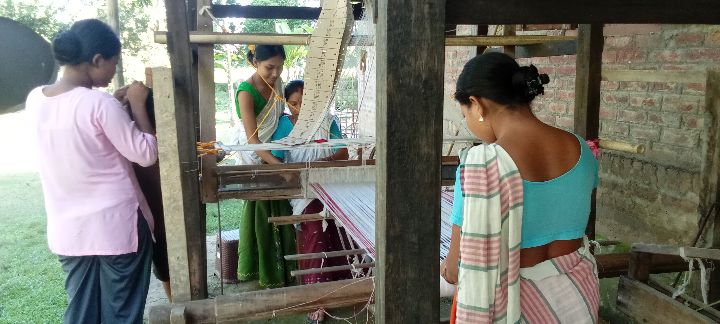Jacquard Handloom Weaver training at IIE Incubation Centre, Chenijan, batch 33098, 04-10-2025