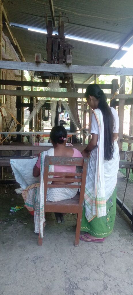 Jacquard Handloom Weaver training at IIE Incubation Centre, Chenijan, batch 33098, 12-10-2025