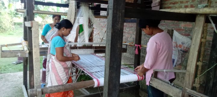 Jacquard Handloom Weaver training at IIE Incubation Centre, Chenijan, batch 33999, 04-10-2025
