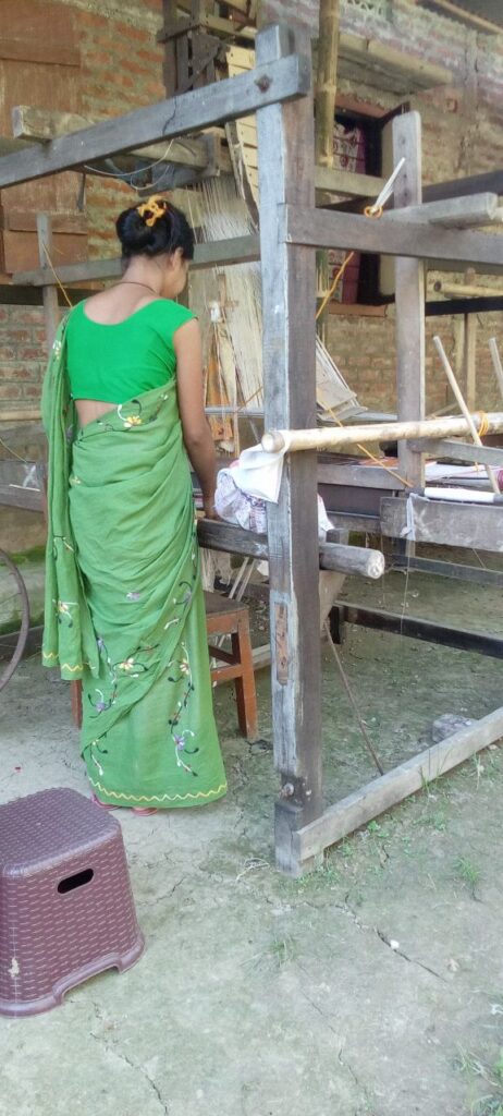 Jacquard Handloom Weaver training at IIE Incubation Centre, Chenijan, batch 33999, 14-10-2025