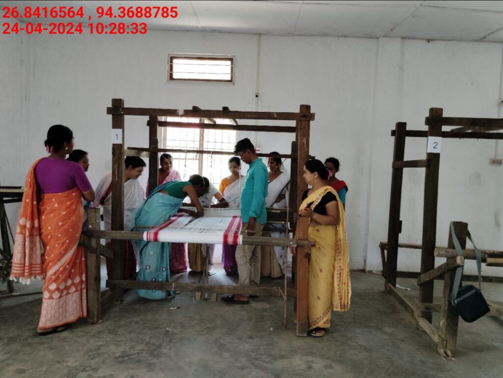 Jacquard Handloom Weaver training at IIE Incubation Centre, Hobai Pathar, batch 21147, 24-04-2024