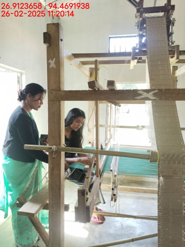 Jacquard Handloom Weaver training at IIE Incubation Centre, Hobai Pathar, batch 25833, 26-02-2025