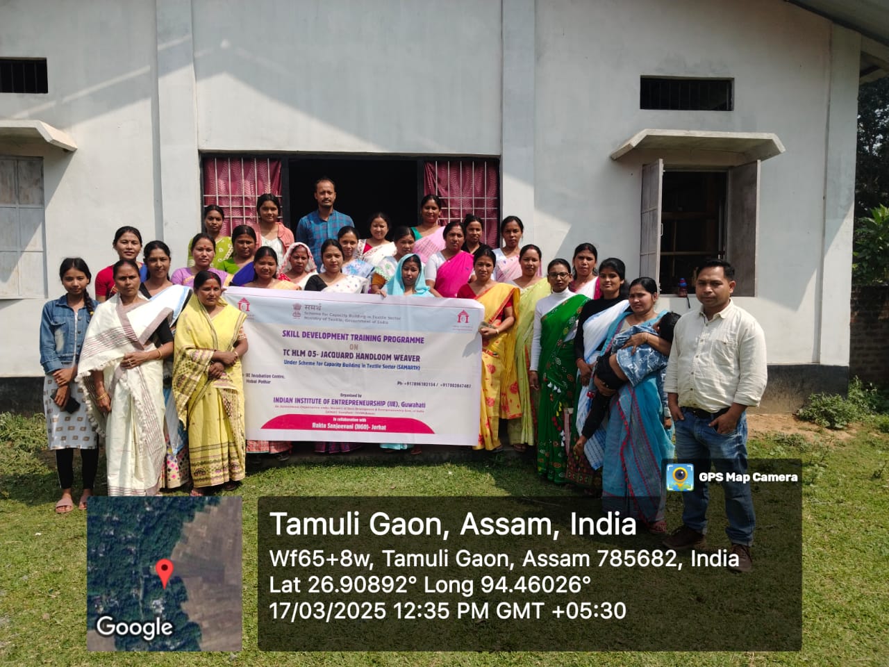 Group photo of Jacquard Handloom Weaver batch 25834 trainees at IIE Incubation Centre, Hobai Pathar