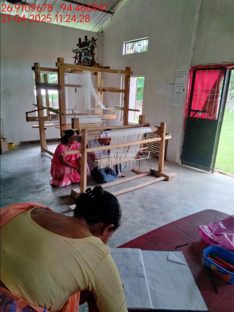 Jacquard Handloom Weaver training at IIE Incubation Centre, Hobai Pathar, batch 28460, 21-04-2025