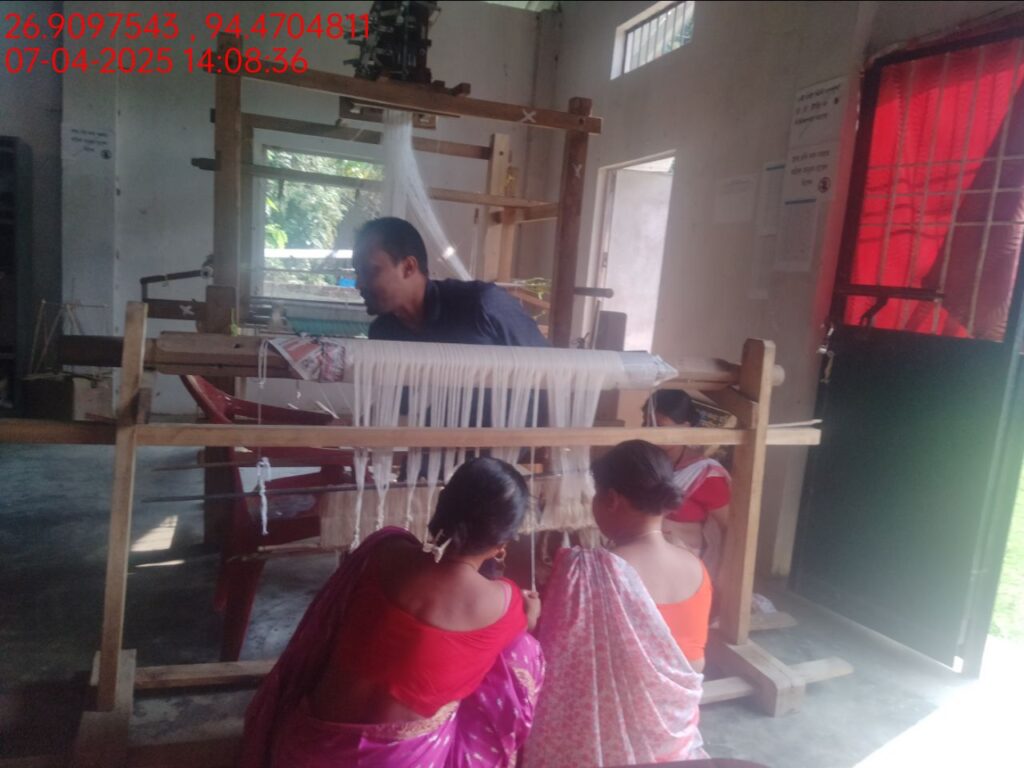 Jacquard Handloom Weaver training at IIE Incubation Centre, Hobai Pathar, batch 28844, 07-04-2025