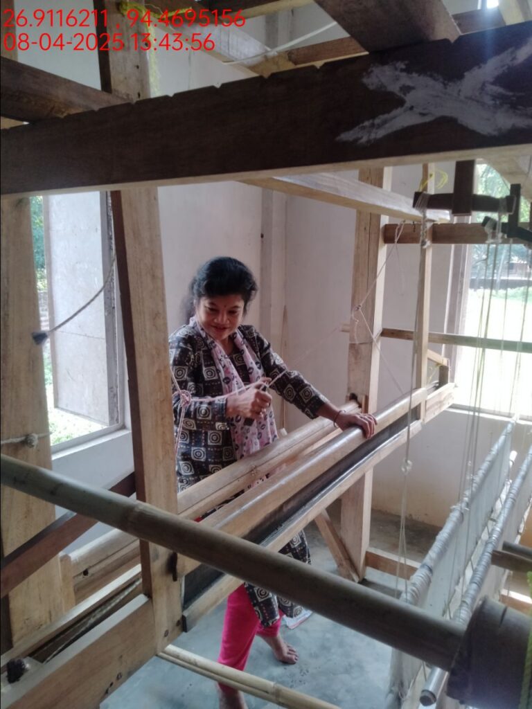 Jacquard Handloom Weaver training at IIE Incubation Centre, Hobai Pathar, batch 28844, 08-04-2025