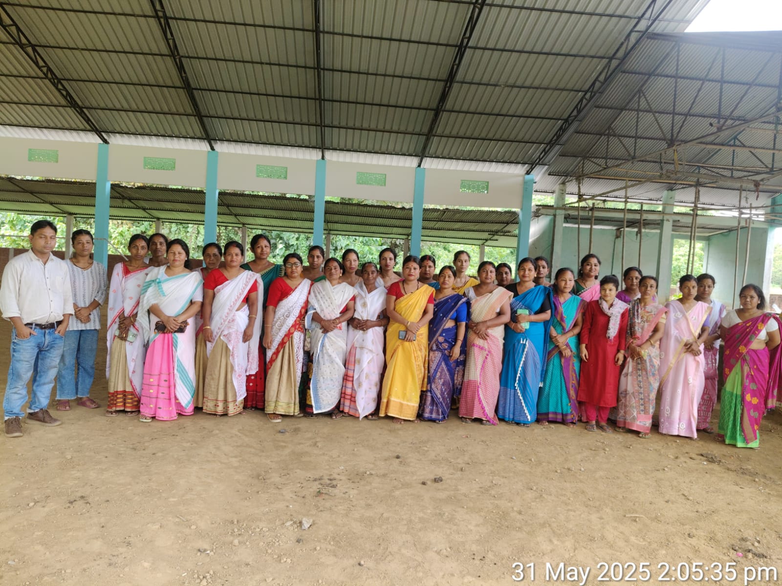 Group photo of Jacquard Handloom Weaver batch 28844 trainees at IIE Incubation Centre, Hobai Pathar