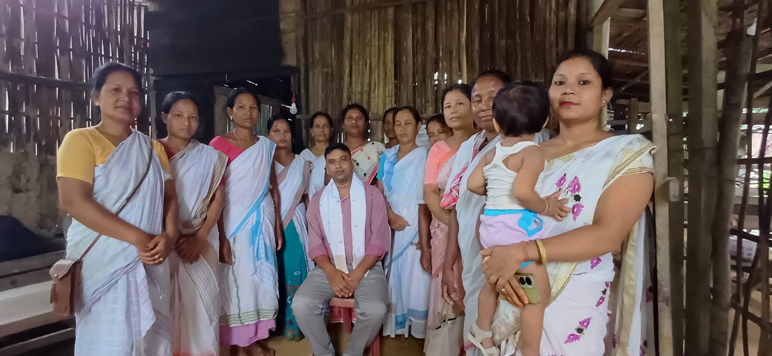Group photo of Handloom Weaver (Frame Loom) batch 21124 trainees at IIE Incubation Centre, Kakopothar