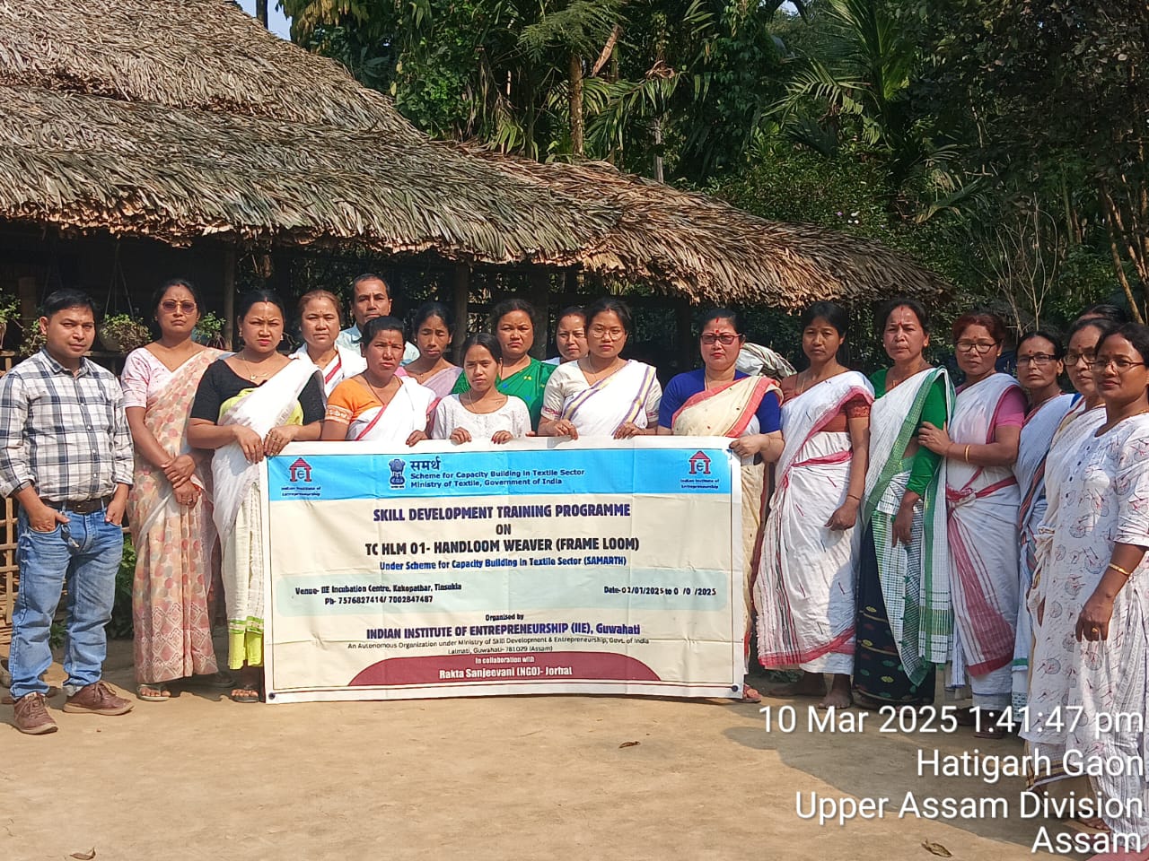 Group photo of Handloom Weaver (Frame Loom) batch 25423 trainees at IIE Incubation Centre, Kakopothar