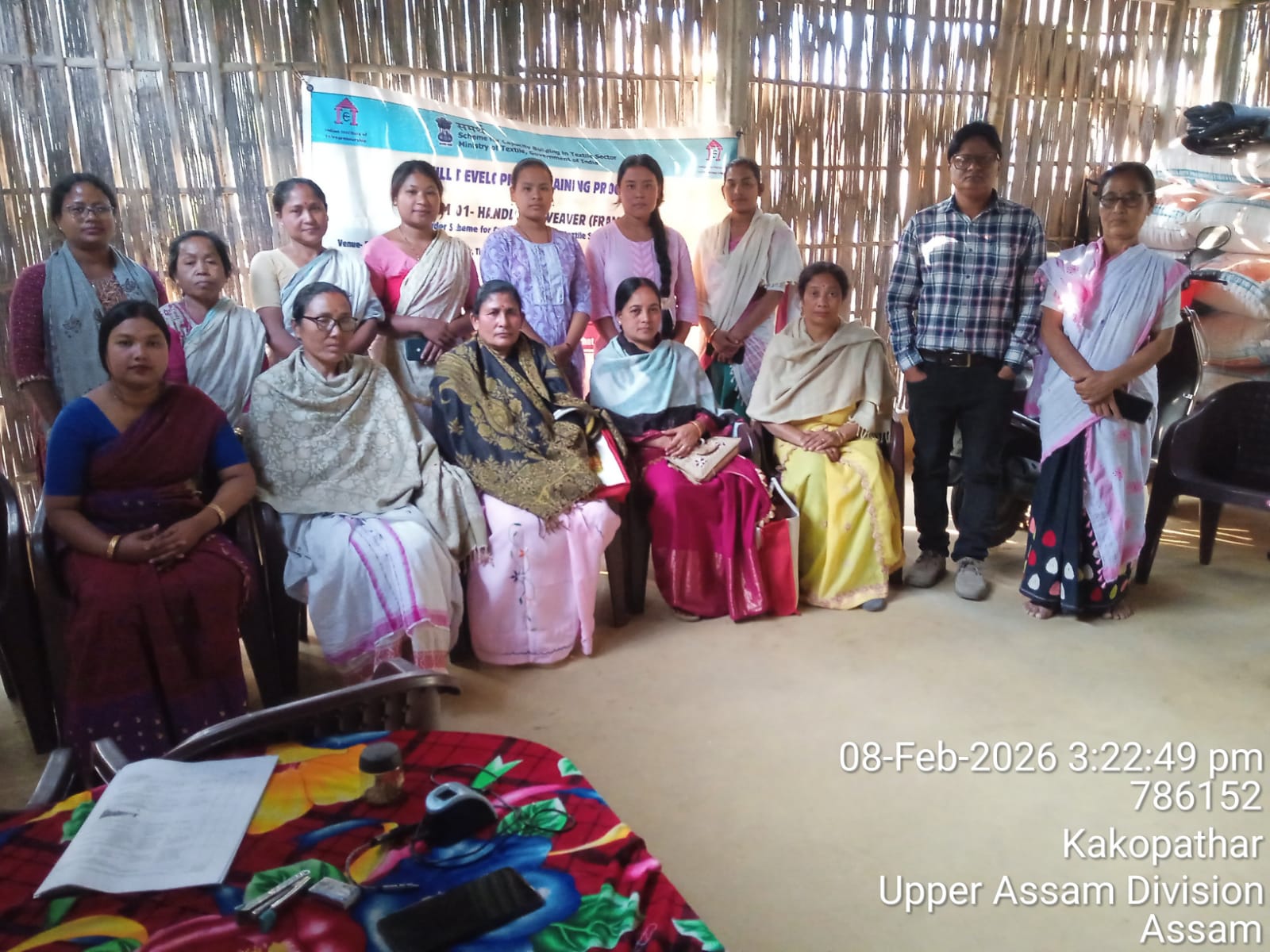 Group photo of Handloom Weaver (Frame Loom) batch 35855 trainees at IIE Incubation Centre, Kakopothar