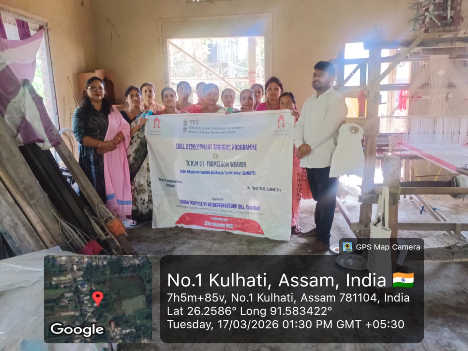Group photo of Handloom Weaver (Frame Loom) batch 38562 trainees at IIE Incubation Centre, Kalitakuchi