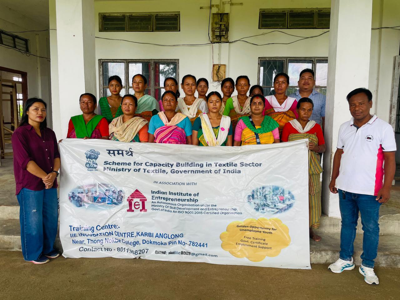 Group photo of Handloom Weaver (Frame Loom) batch 20797 trainees at IIE Incubation Centre, Karbi Anglong