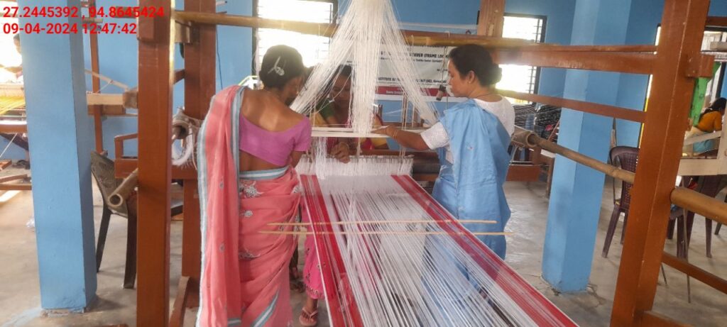 Handloom Weaver (Frame Loom) training at IIE Incubation Centre, Nahazar, batch 20394, 09-04-2024