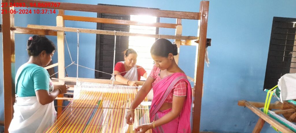 Handloom Weaver (Frame Loom) training at IIE Incubation Centre, Nahazar, batch 20394, 21-06-2024