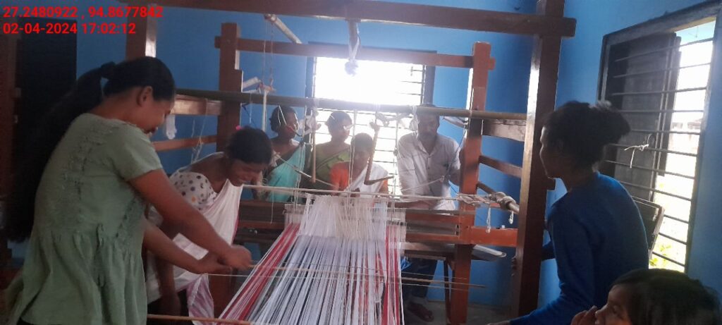 Handloom Weaver (Frame Loom) training at IIE Incubation Centre, Nahazar, batch 20623, 02-04-2024