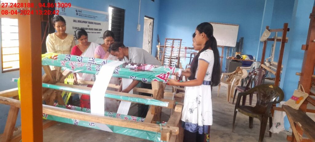 Handloom Weaver (Frame Loom) training at IIE Incubation Centre, Nahazar, batch 20623, 08-04-2024