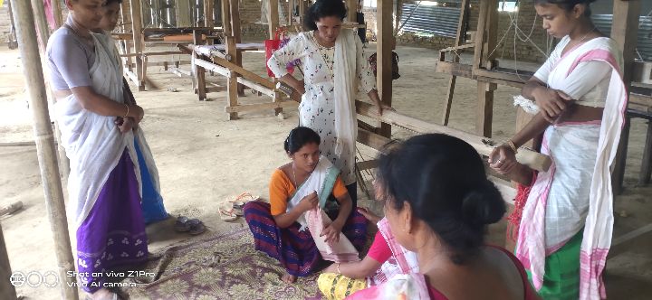 Silk Handloom Weaver training at IIE Incubation Centre, Sarupathar, batch 33345, 24-09-2025